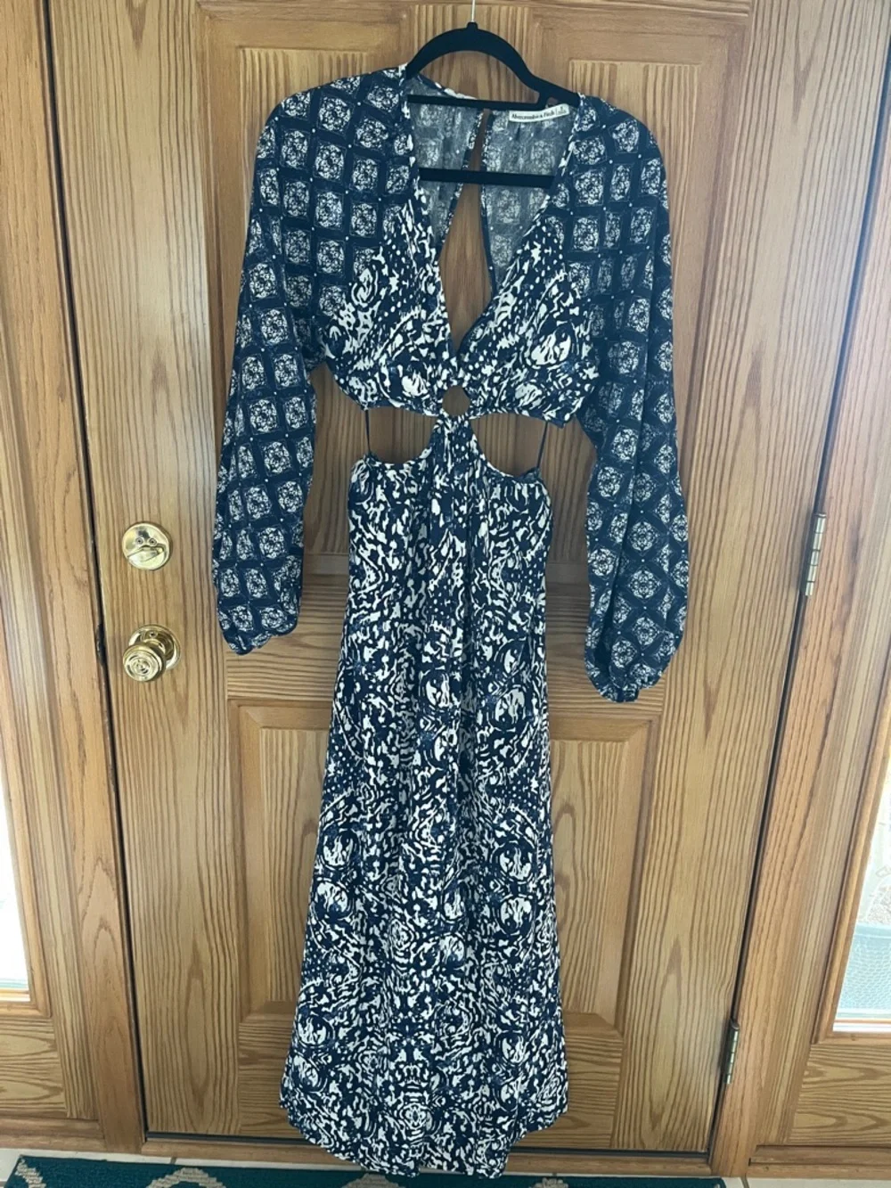 Abercrombie & Fitch Long Sleeve Plunge Cut-Out Maxi Dress. S